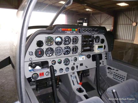 F-GUYA - DR400 Cockpit